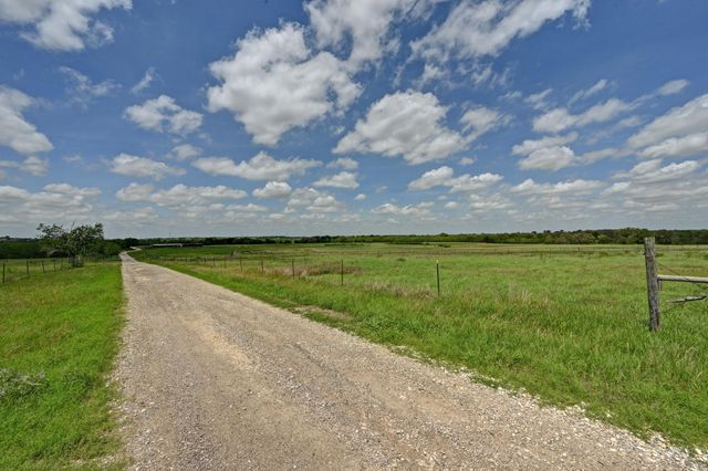 410 Simmons Family Farm RD, Lockhart, TX 78644