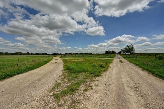 410 Simmons Family Farm RD, Lockhart, TX 78644