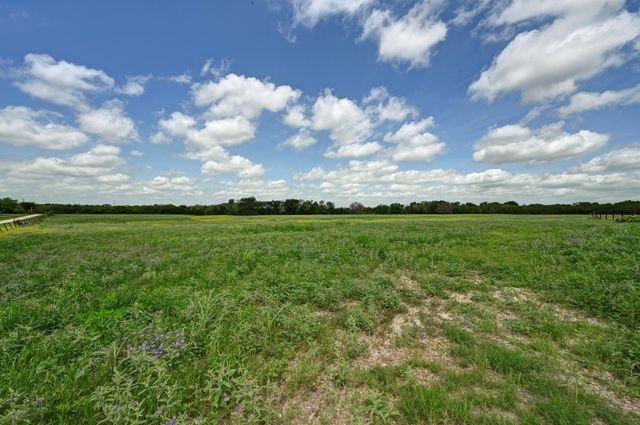 410 Simmons Family Farm RD, Lockhart, TX 78644
