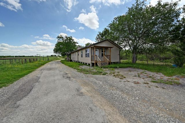 410 Simmons Family Farm RD, Lockhart, TX 78644