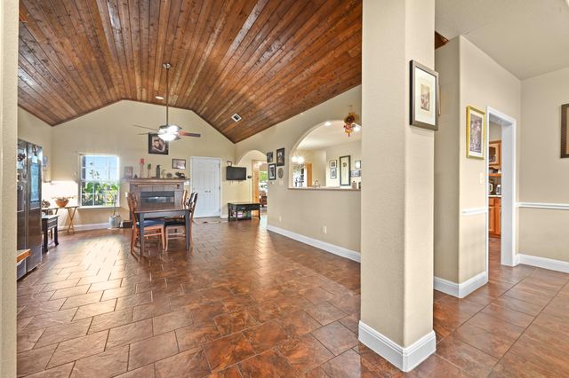 410 Simmons Family Farm RD, Lockhart, TX 78644