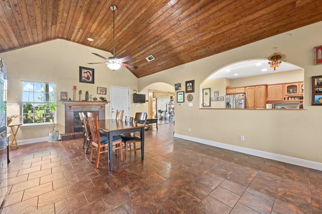 410 Simmons Family Farm RD, Lockhart, TX 78644