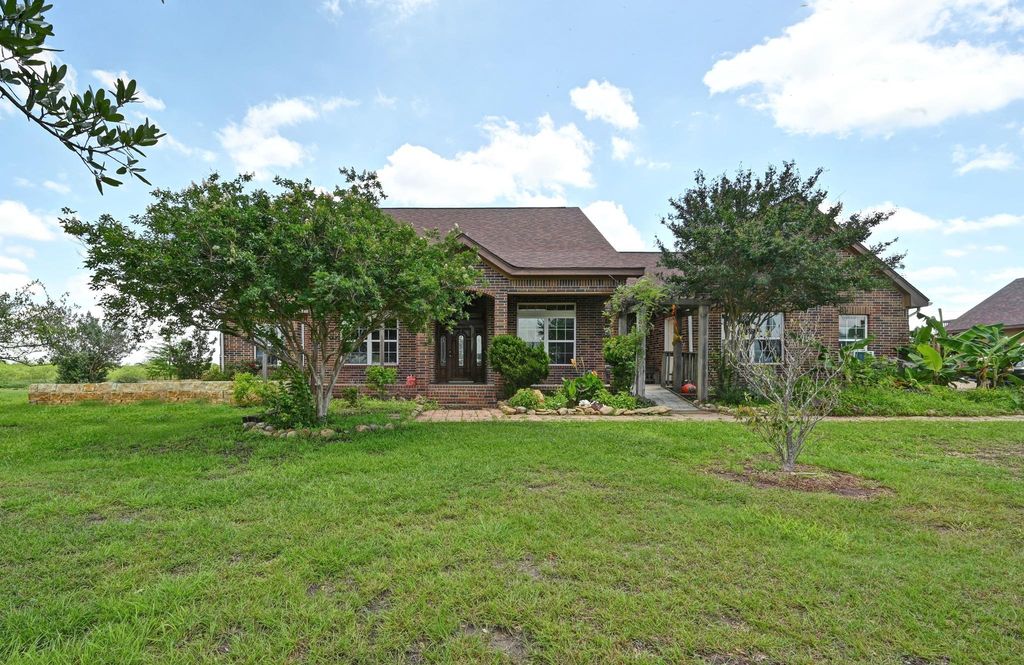 410 Simmons Family Farm RD, Lockhart, TX 78644
