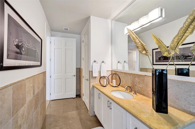 516 Hendricks Isle 2C, Fort Lauderdale, FL 33301