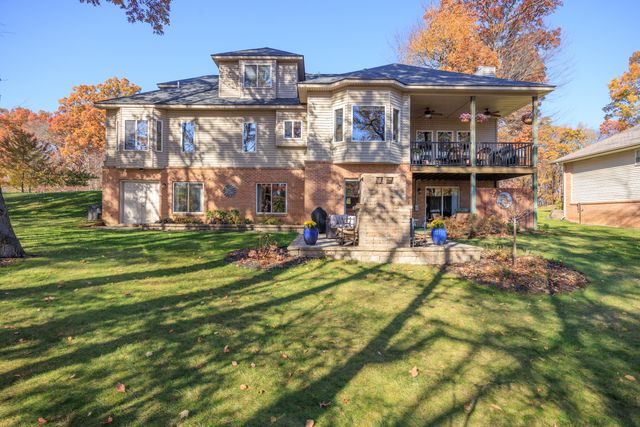 8761 River Run Drive, White Lake, MI 48386