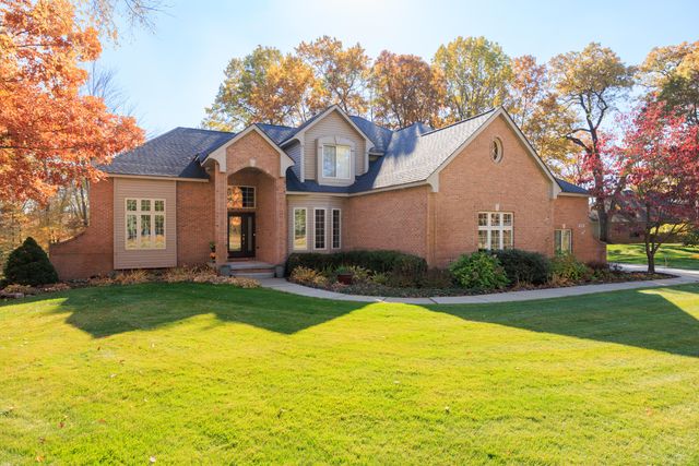 8761 River Run Drive, White Lake, MI 48386