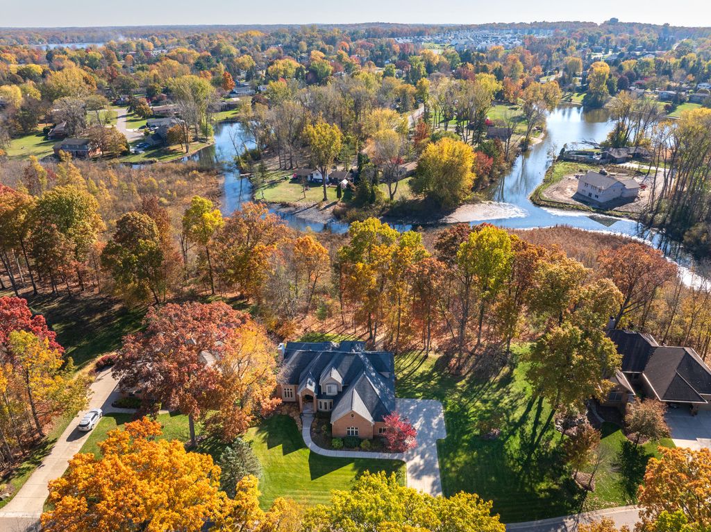 8761 River Run Drive, White Lake, MI 48386
