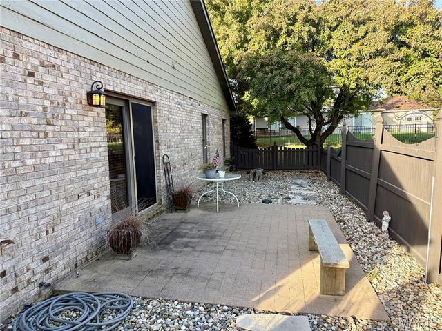 313 Hickory Bend, Belleville, IL 62223