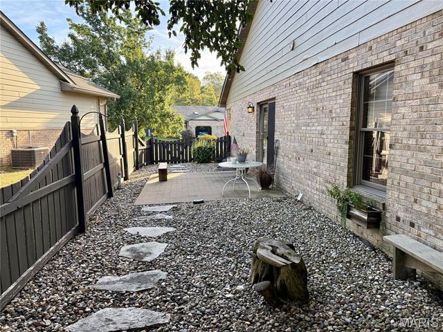 313 Hickory Bend, Belleville, IL 62223