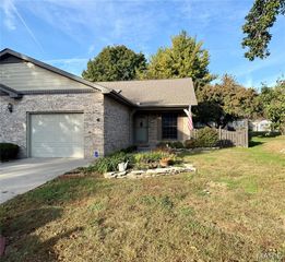 313 Hickory Bend, Belleville, IL 62223