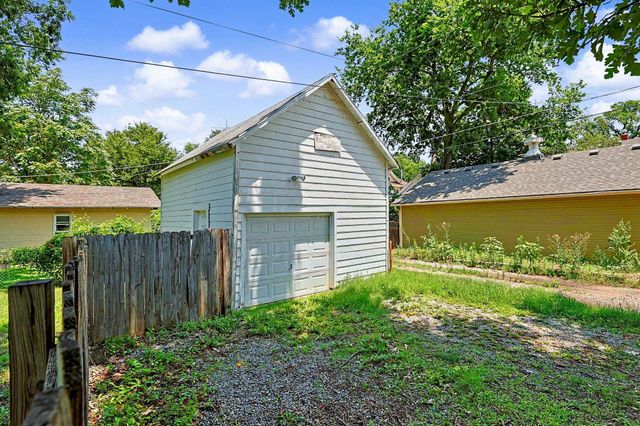 802 N Gilman Ave, Wichita, KS 67203