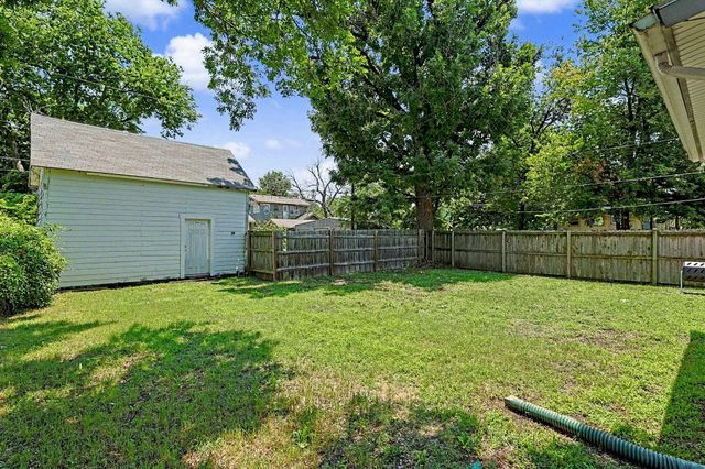 802 N Gilman Ave, Wichita, KS 67203