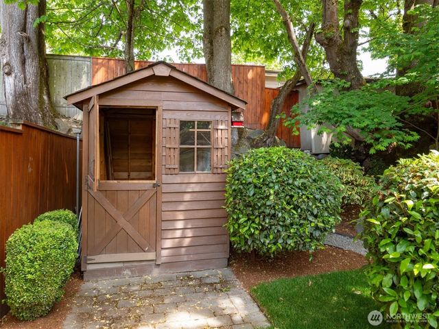526 N 84th Street, Seattle, WA 98103