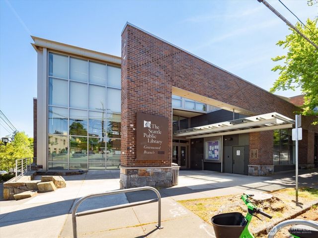 526 N 84th Street, Seattle, WA 98103