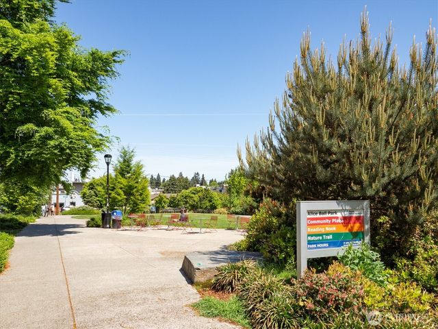 526 N 84th Street, Seattle, WA 98103