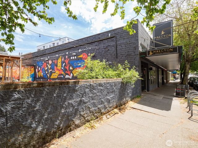 526 N 84th Street, Seattle, WA 98103