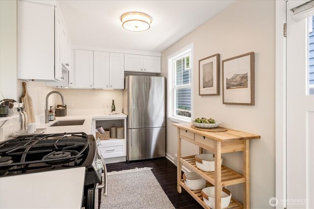 526 N 84th Street, Seattle, WA 98103