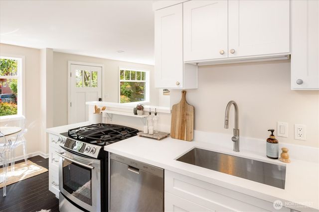 526 N 84th Street, Seattle, WA 98103