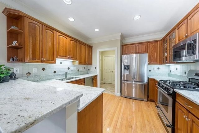 68 Charles Ct 68, Southborough, MA 01772
