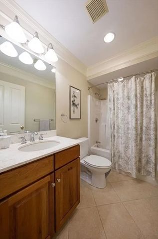 68 Charles Ct 68, Southborough, MA 01772