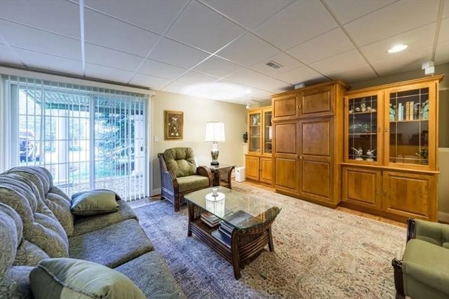 68 Charles Ct 68, Southborough, MA 01772