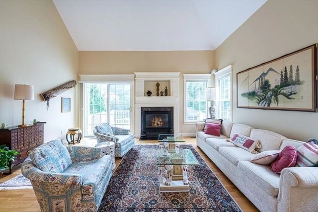 68 Charles Ct 68, Southborough, MA 01772