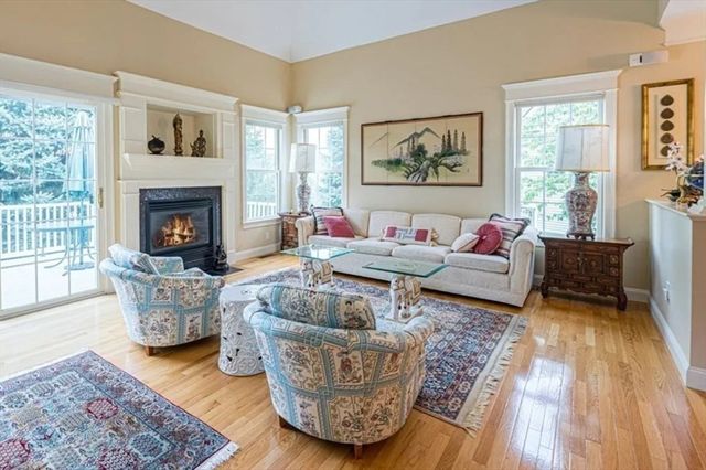 68 Charles Ct 68, Southborough, MA 01772