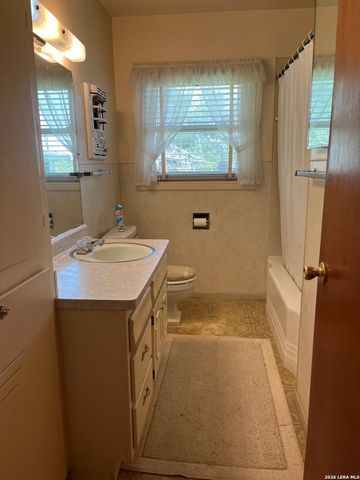 708 Sutton, Pleasanton, TX 78064