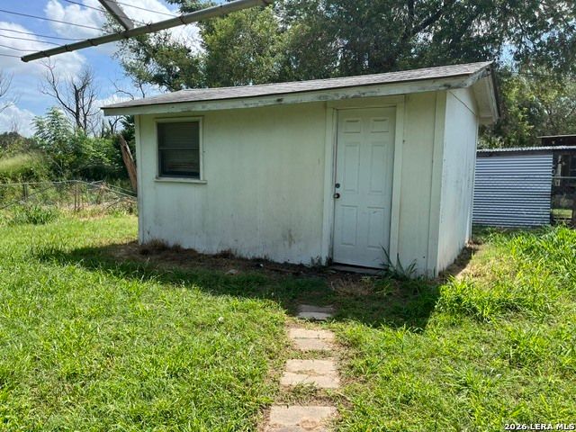 708 Sutton, Pleasanton, TX 78064