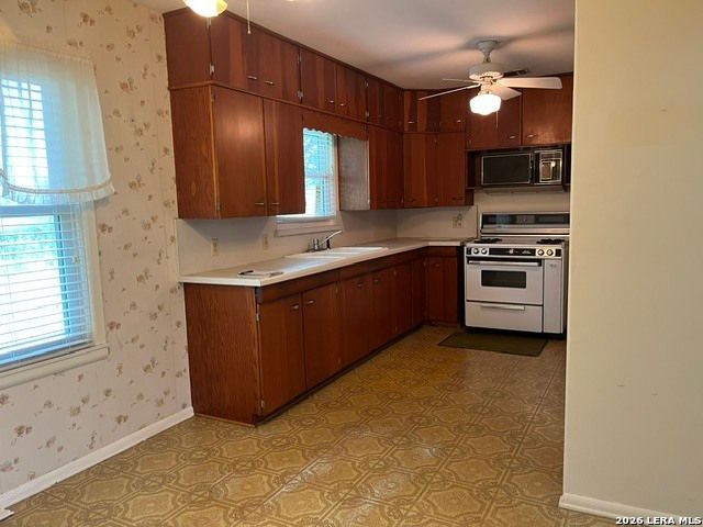 708 Sutton, Pleasanton, TX 78064
