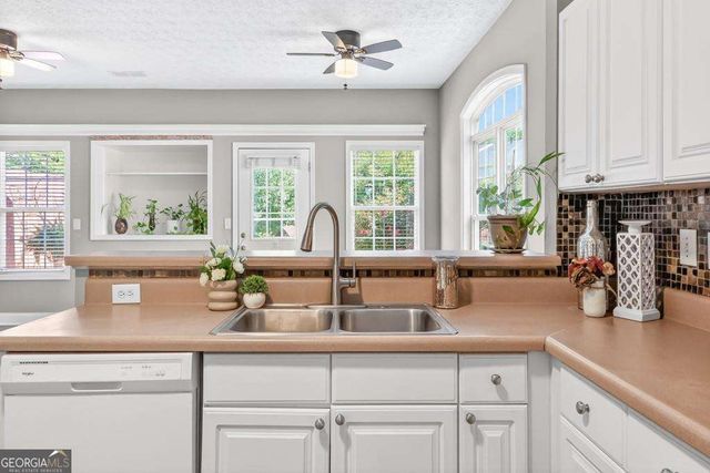 128 Creekwood Drive, Woodstock, GA 30188