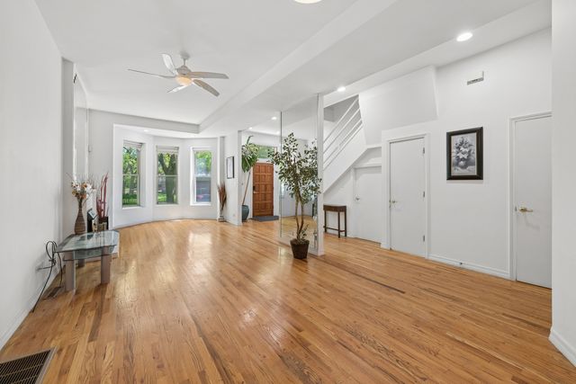 734 S Oakley Boulevard, Chicago, IL 60612