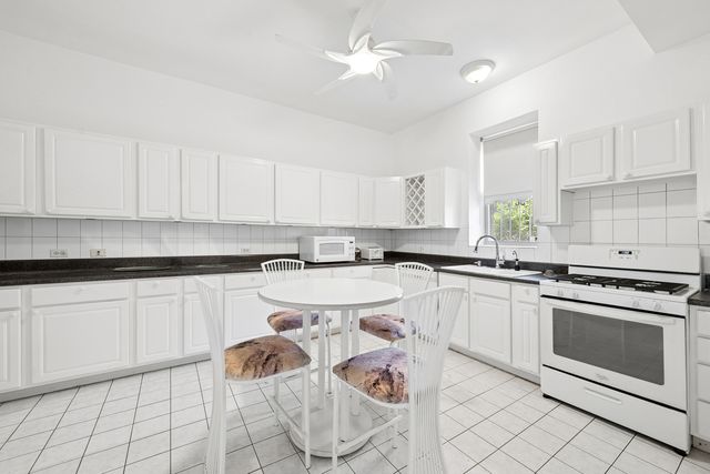 734 S Oakley Boulevard, Chicago, IL 60612