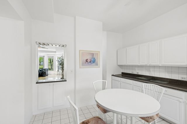 734 S Oakley Boulevard, Chicago, IL 60612