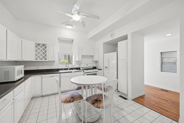 734 S Oakley Boulevard, Chicago, IL 60612