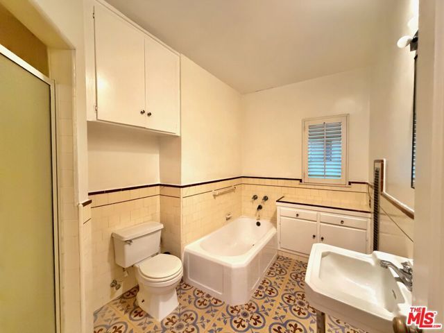 8472 Fountain Avenue, West Hollywood, CA 90069