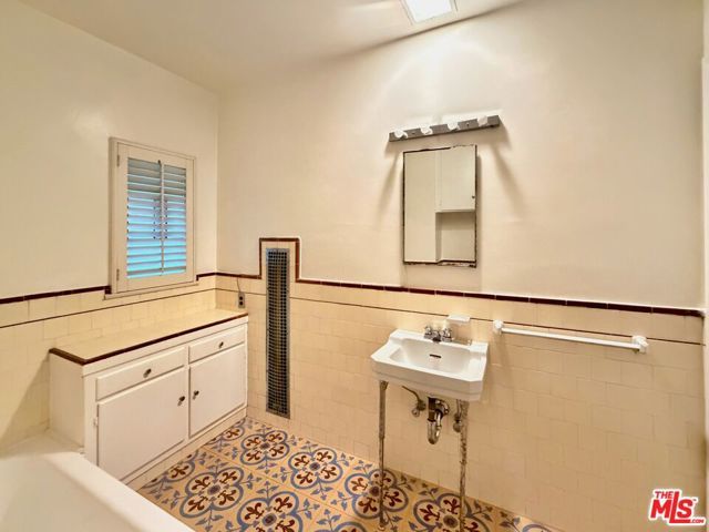 8472 Fountain Avenue, West Hollywood, CA 90069