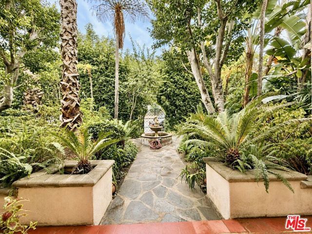 8472 Fountain Avenue, West Hollywood, CA 90069