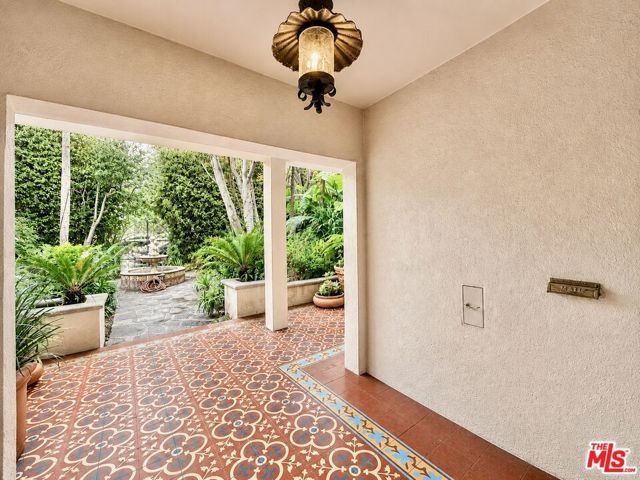 8472 Fountain Avenue, West Hollywood, CA 90069