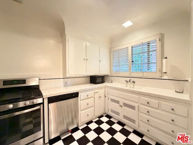 8472 Fountain Avenue, West Hollywood, CA 90069