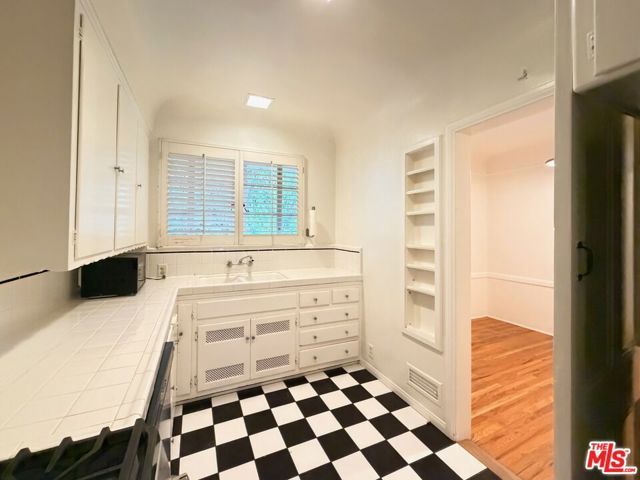 8472 Fountain Avenue, West Hollywood, CA 90069