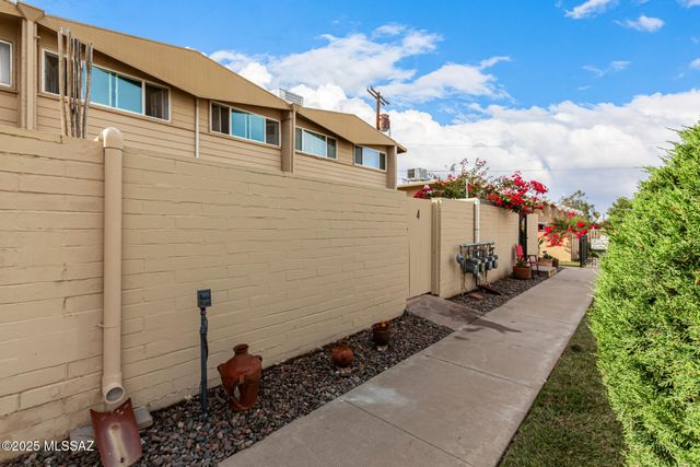 1776 S Palo Verde Ave Apt L4, Tucson, AZ 85713