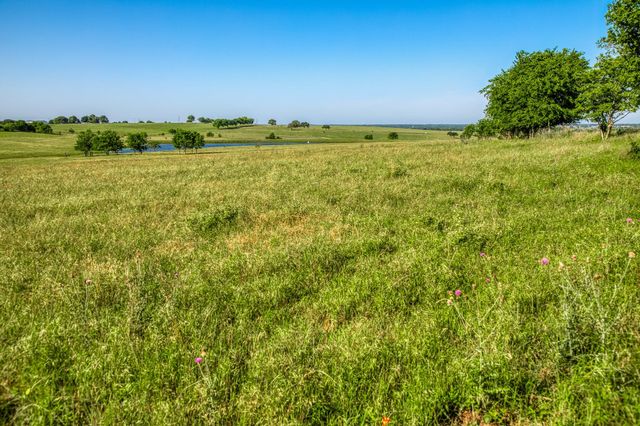 5005 Fuchs Rd, Burton, TX 77835