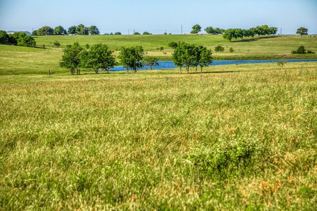 5005 Fuchs Rd, Burton, TX 77835