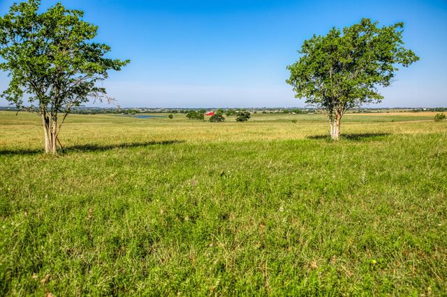 5005 Fuchs Rd, Burton, TX 77835