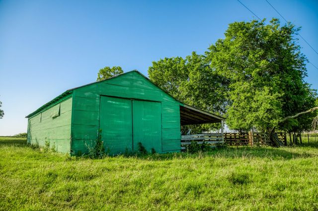 5005 Fuchs Rd, Burton, TX 77835