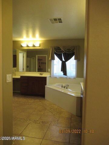 3928 E PARKVIEW Drive, Gilbert, AZ 85295