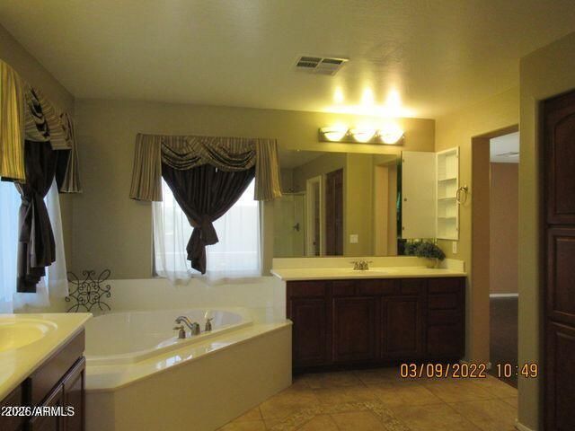 3928 E PARKVIEW Drive, Gilbert, AZ 85295