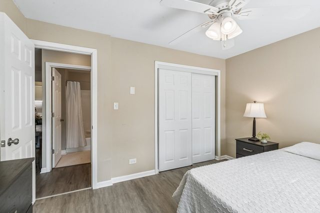 727 S Maple Avenue 102, Oak Park, IL 60304