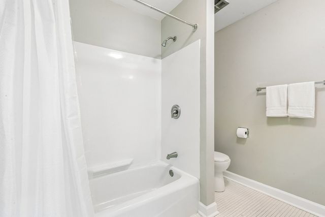 727 S Maple Avenue 102, Oak Park, IL 60304
